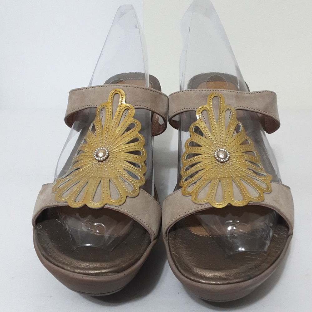Naot Womens Wedge Leather FLower Detail Atop‎ Sandal/ Shoes